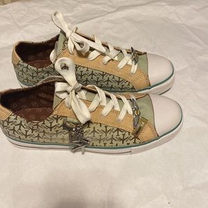LA kitson womens low top sneakers size 10 like new